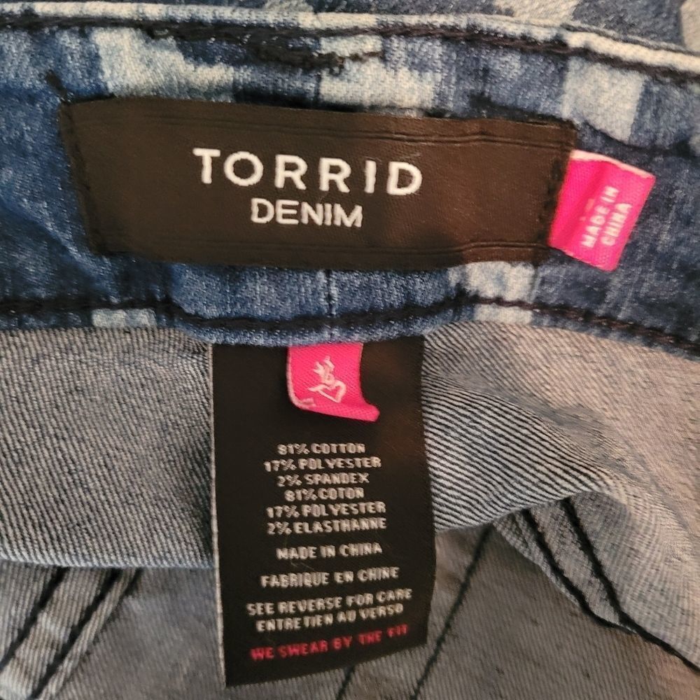 Torrid Denim Medium Wash Chevron Print Cropped Jeans Size 16 (6761) - Picture 3 of 6